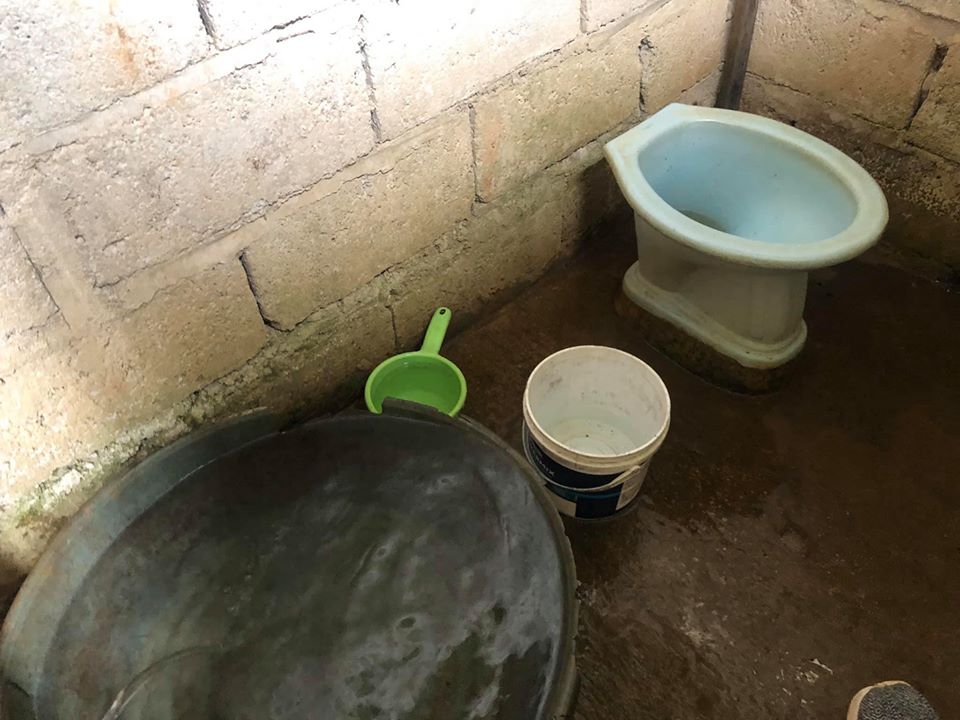 フィリピンのある村でお借りしたトイレ